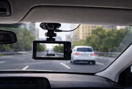 első és hátsó menetrögzítő kamera autóban